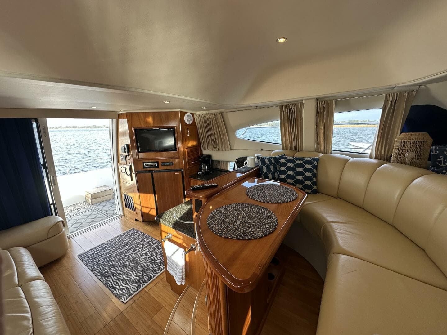 2005 Carver 36 SS — photo 29