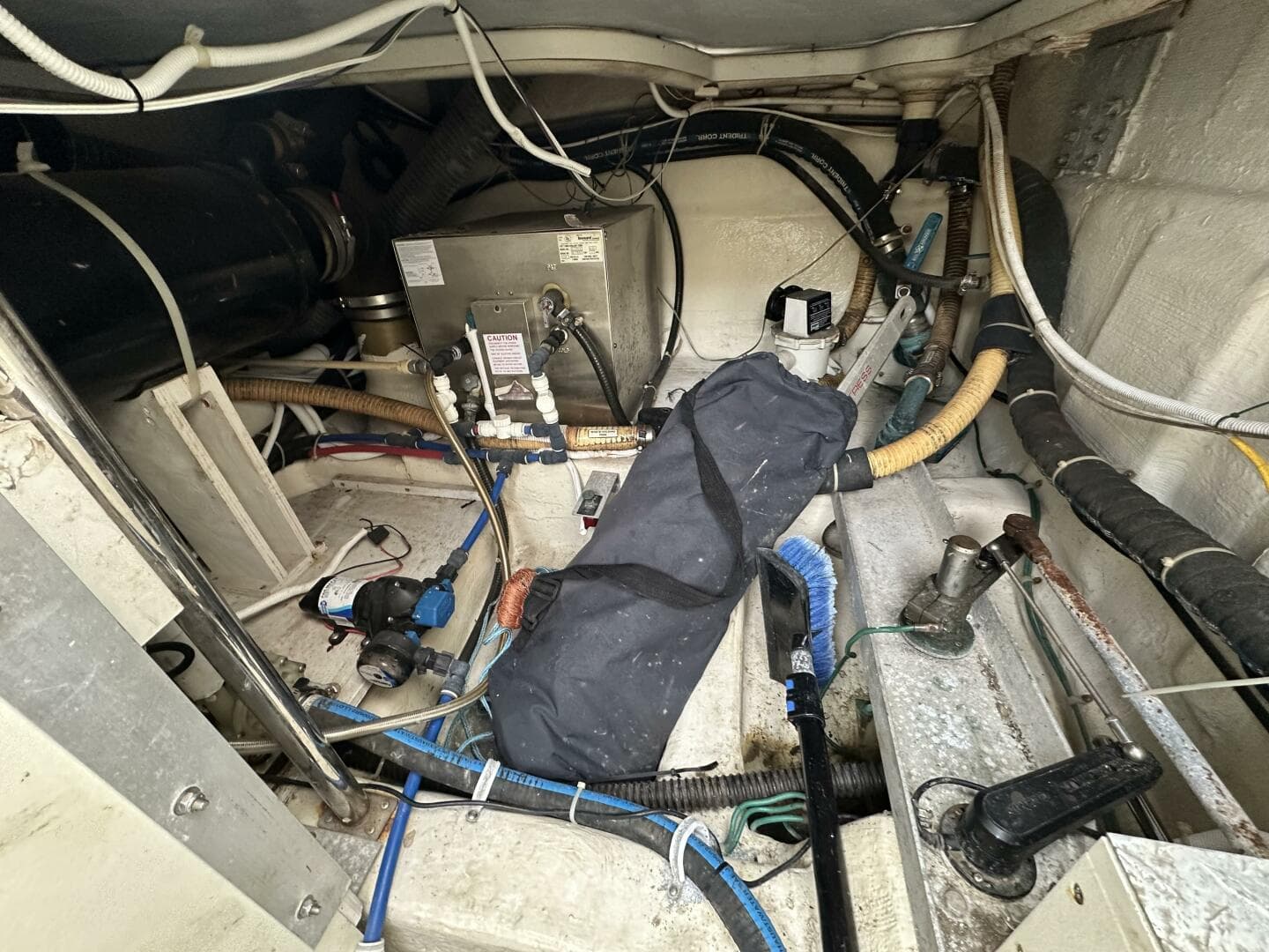 2005 Carver 36 SS — photo 63