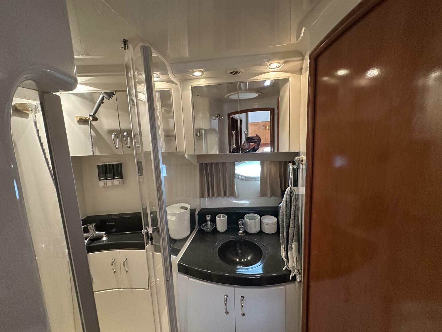 2005 Carver 36 SS — photo 43