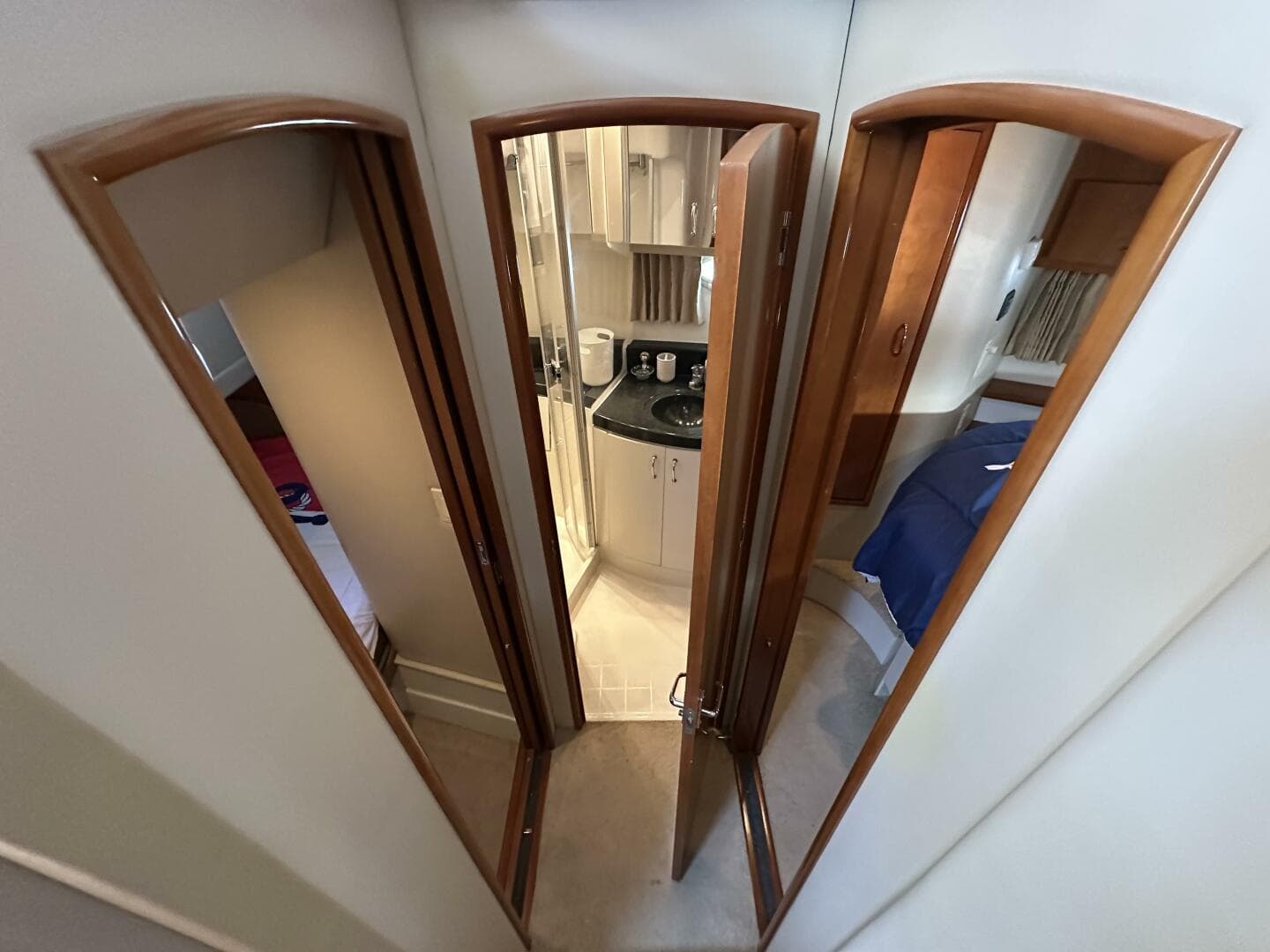 2005 Carver 36 SS — photo 39