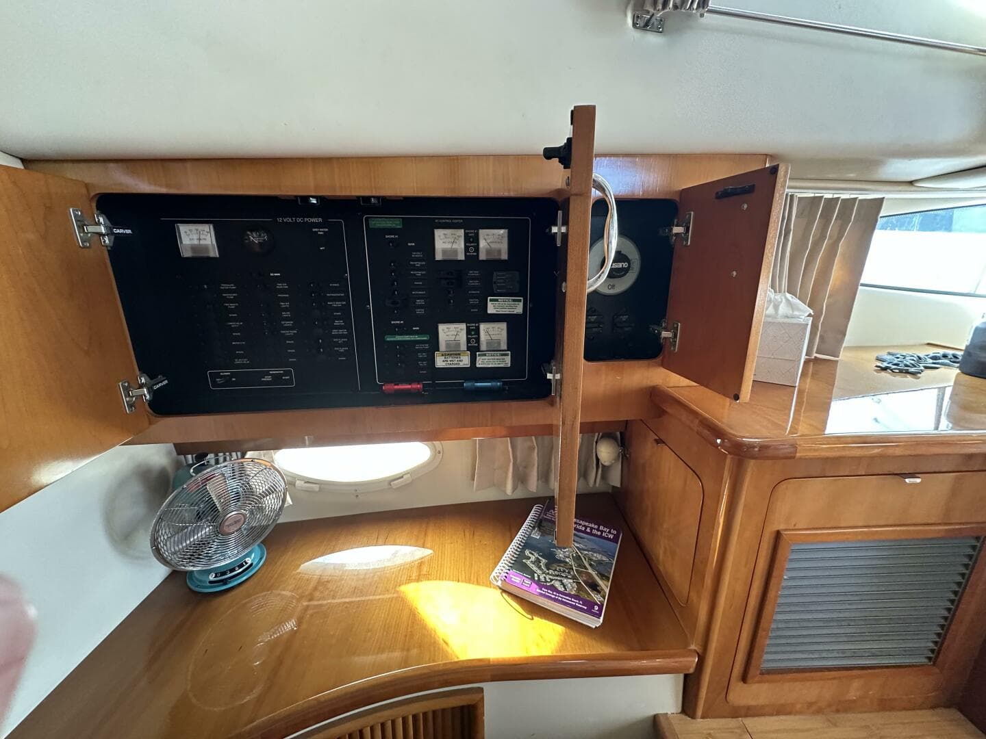 2005 Carver 36 SS — photo 36