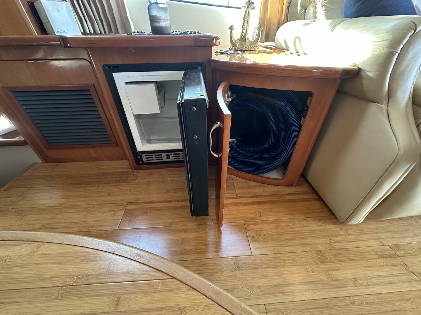 2005 Carver 36 SS — photo 35