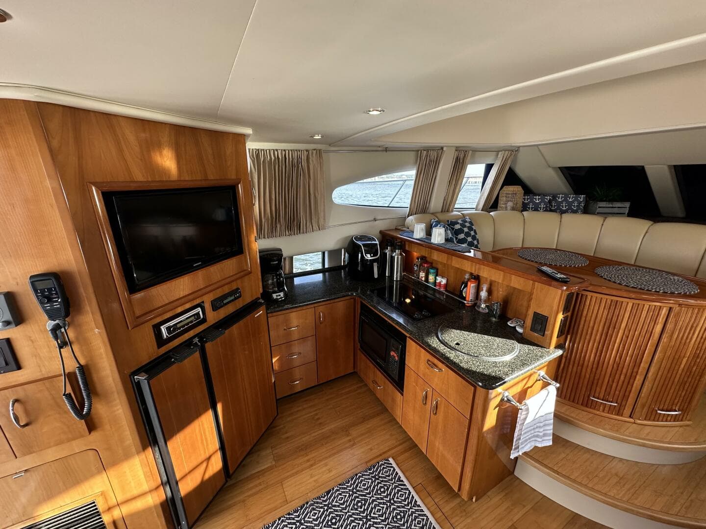 2005 Carver 36 SS — photo 31