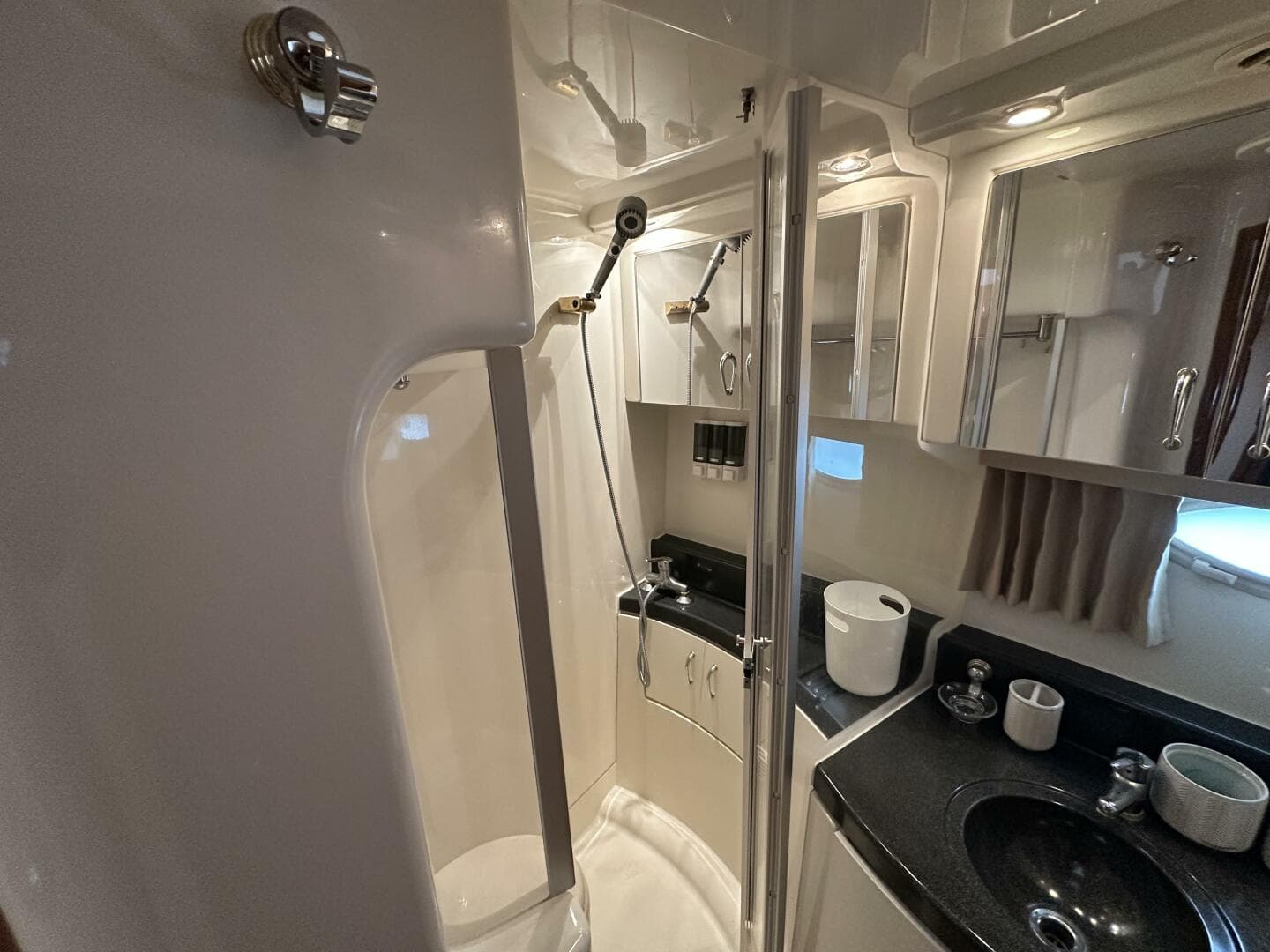 2005 Carver 36 SS — photo 44