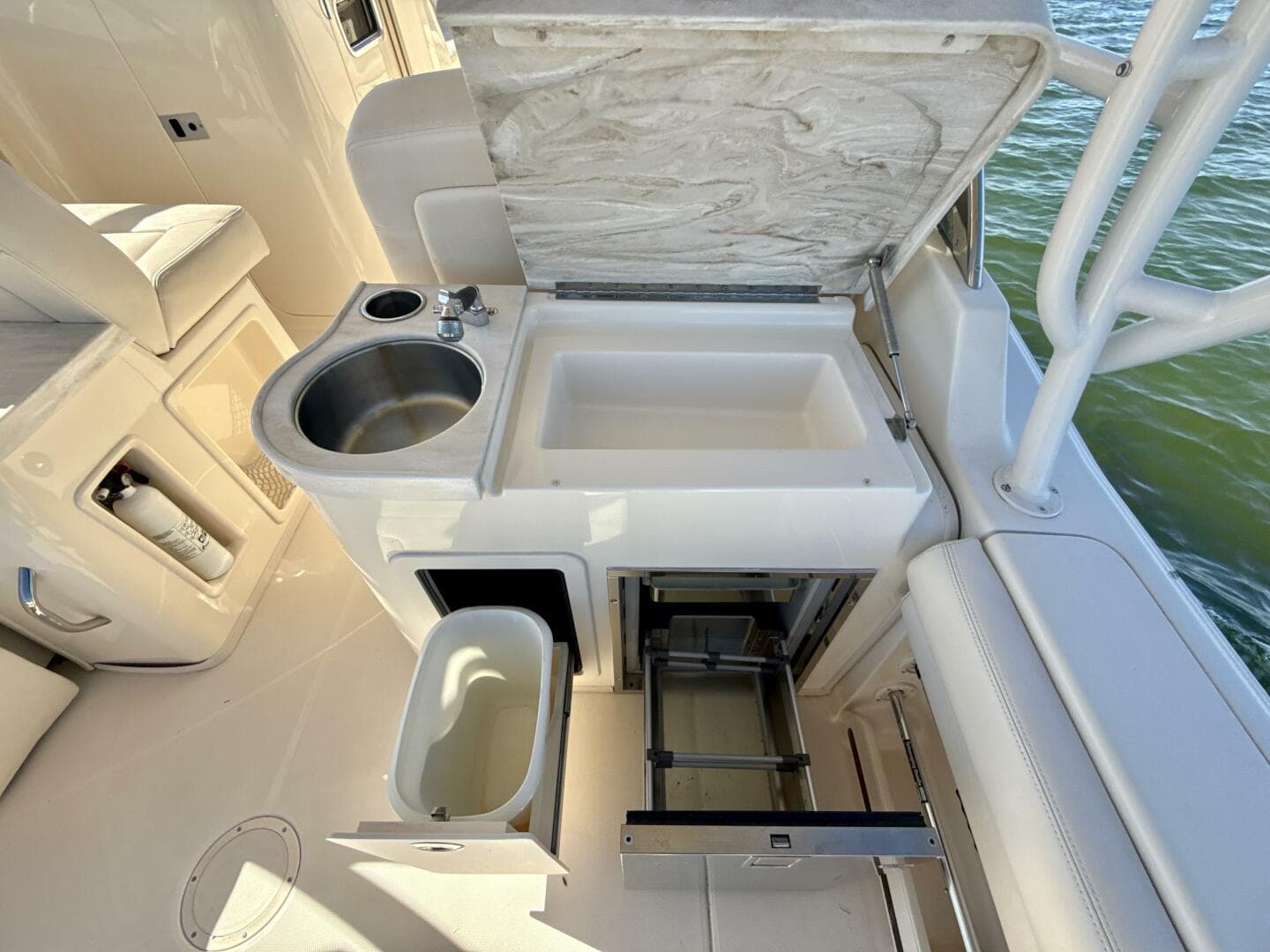 2016 Grady-White 307 Freedom — photo 12