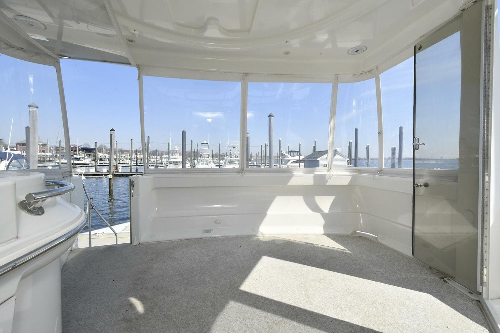 2001 Carver 466 — photo 13