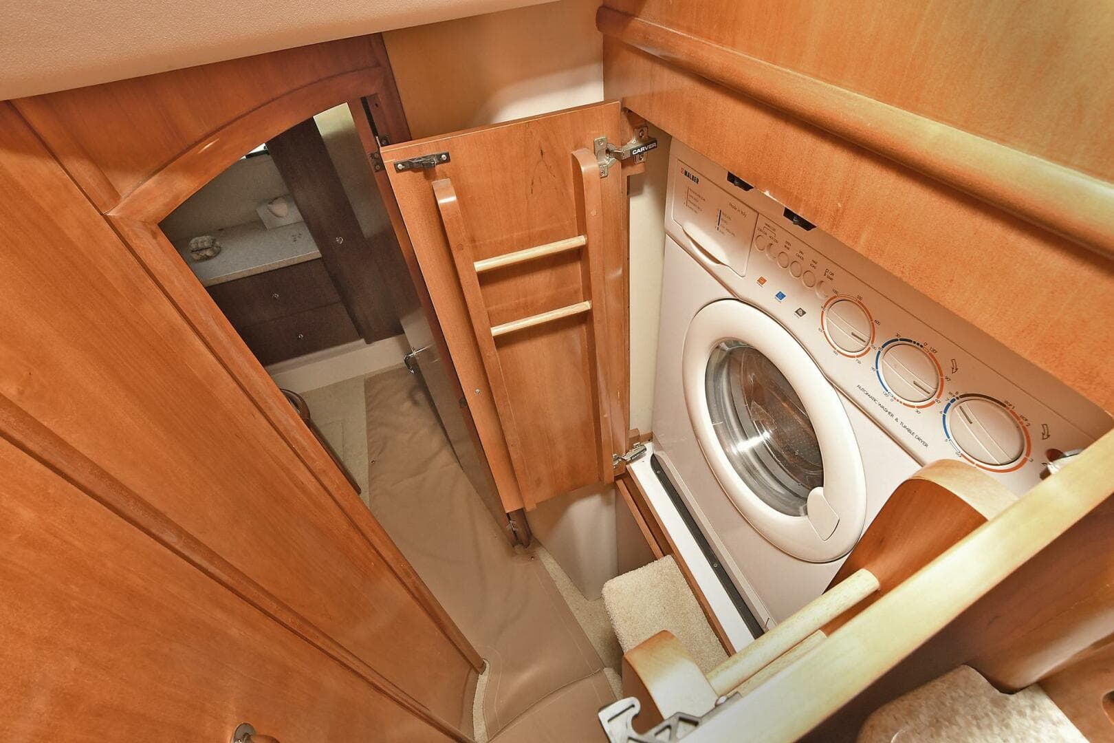 2001 Carver 466 — photo 43