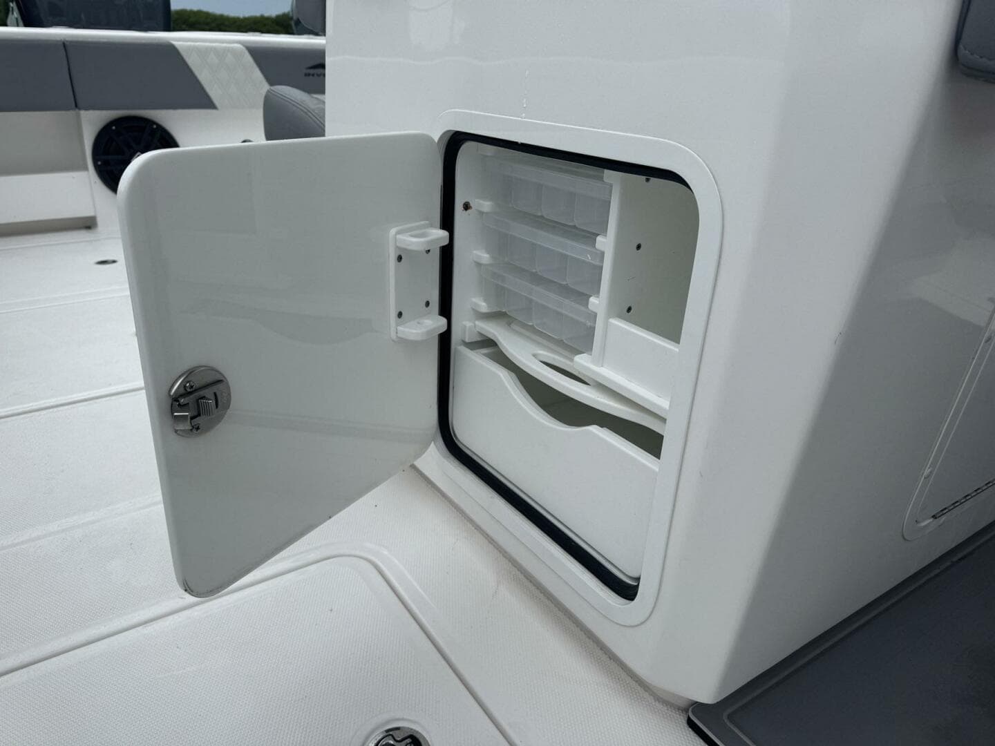 2025 Invincible 35 Catamaran — photo 10