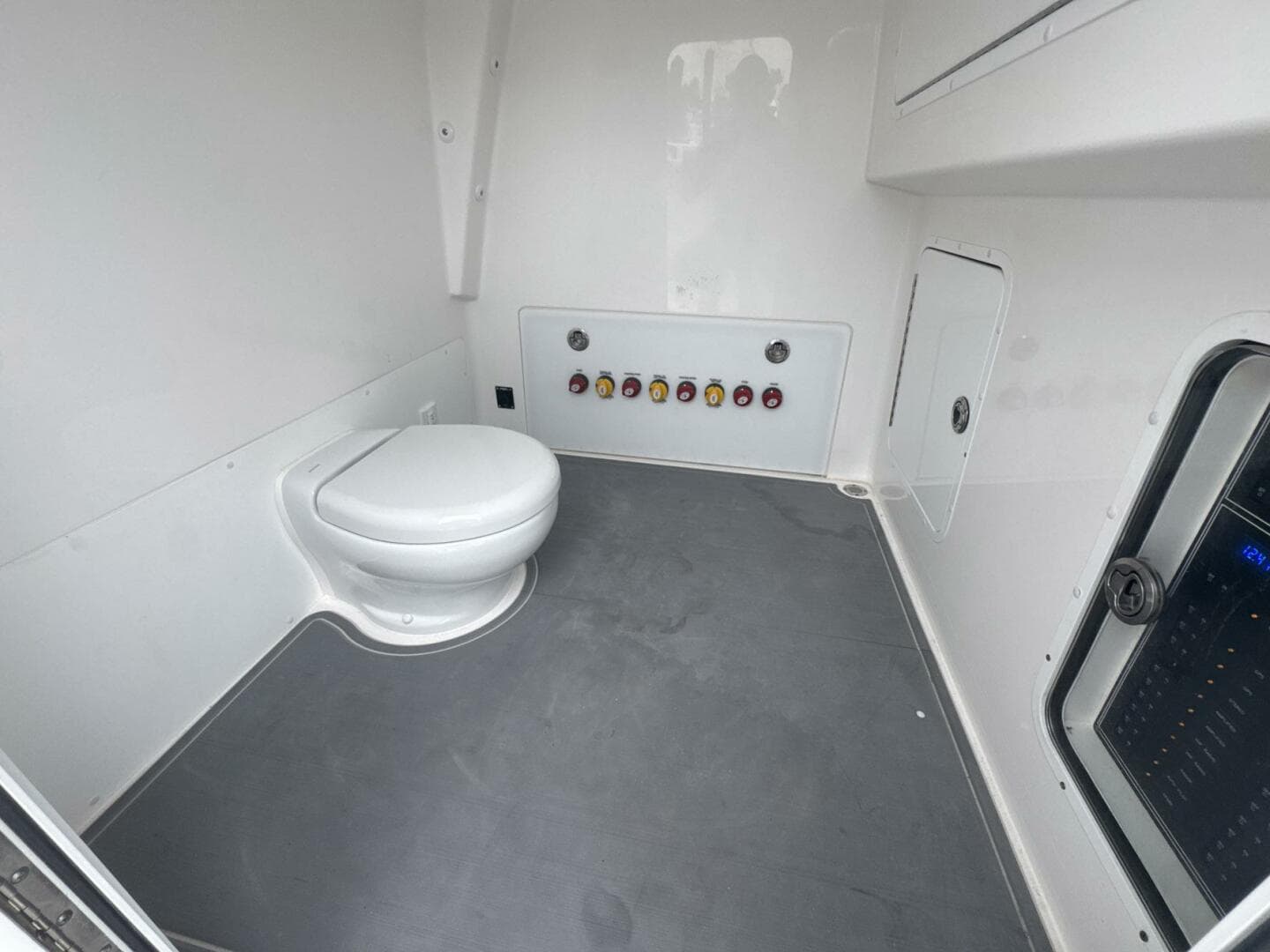 2025 Invincible 35 Catamaran — photo 7