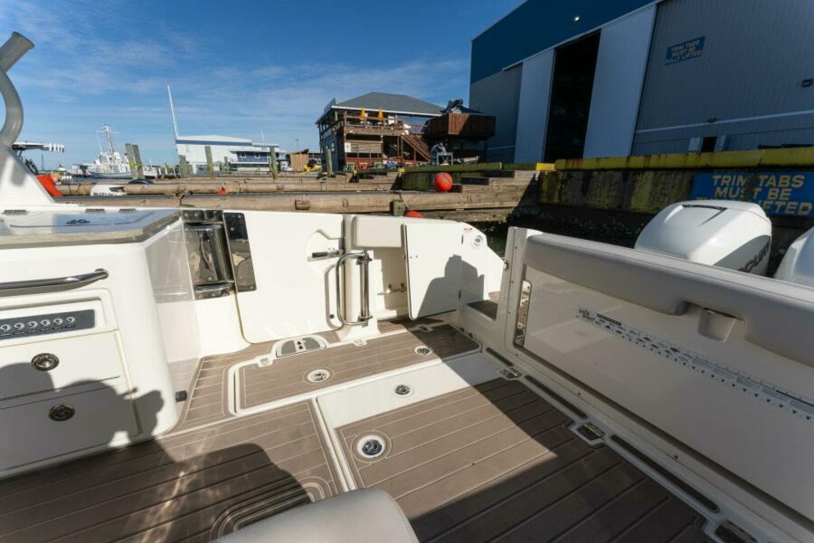 2017 Boston Whaler 320 Vantage — photo 12