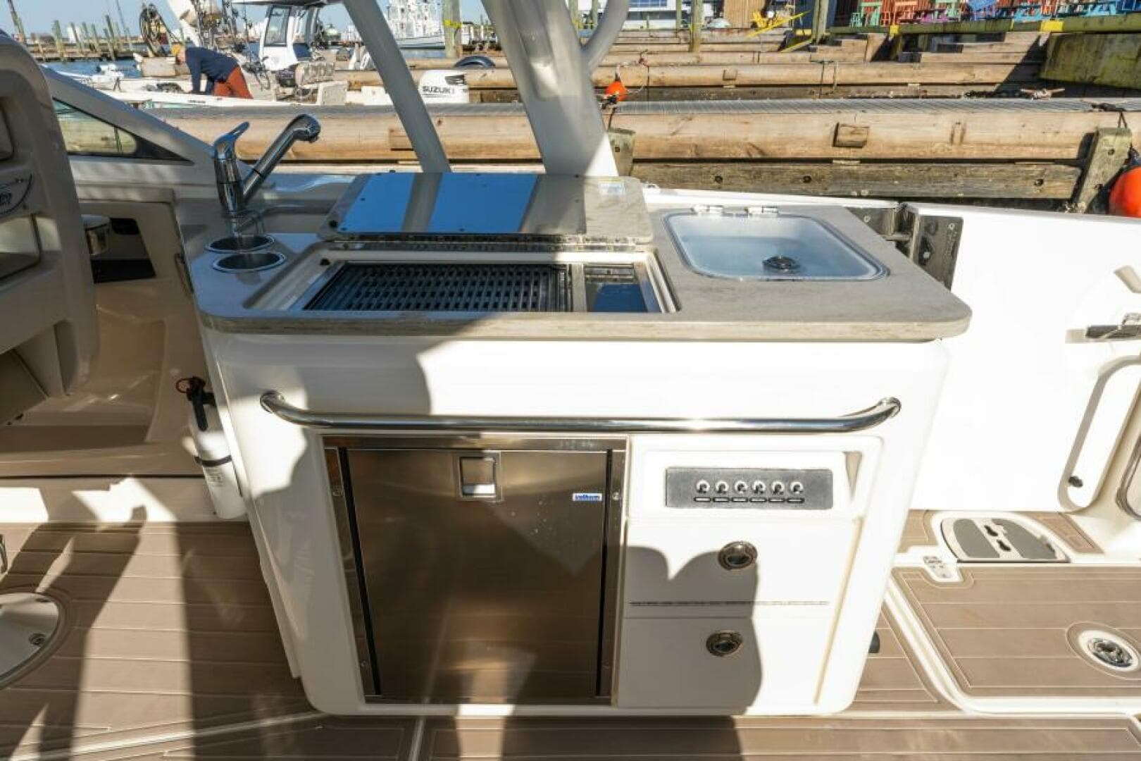 2017 Boston Whaler 320 Vantage — photo 15