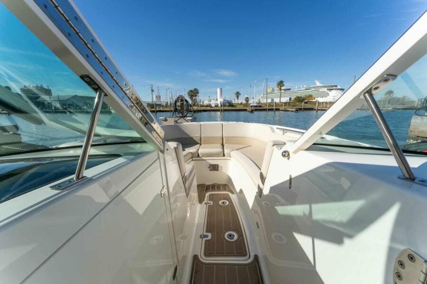 2017 Boston Whaler 320 Vantage — photo 10