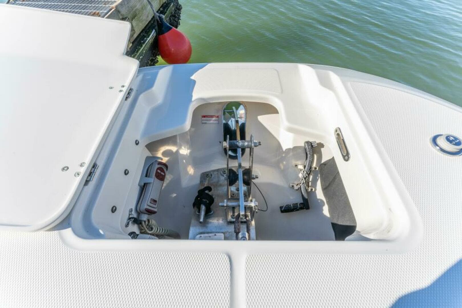 2017 Boston Whaler 320 Vantage — photo 17