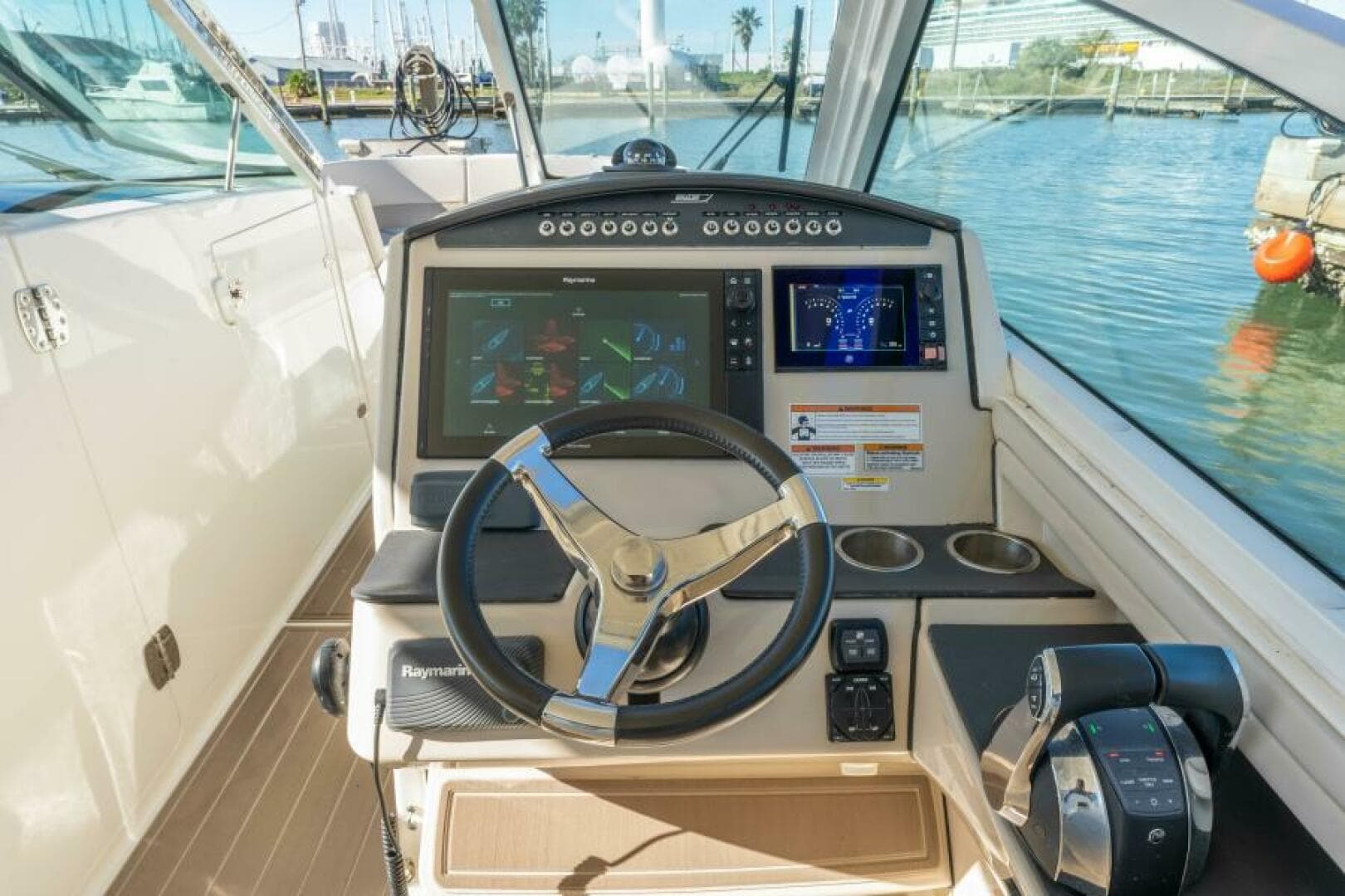 2017 Boston Whaler 320 Vantage — photo 2