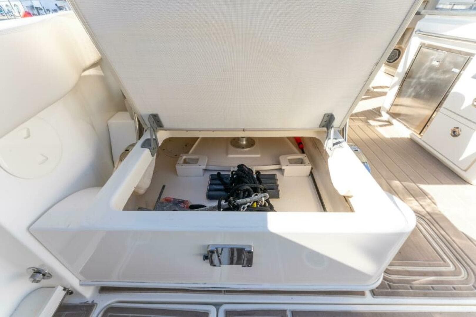 2017 Boston Whaler 320 Vantage — photo 18