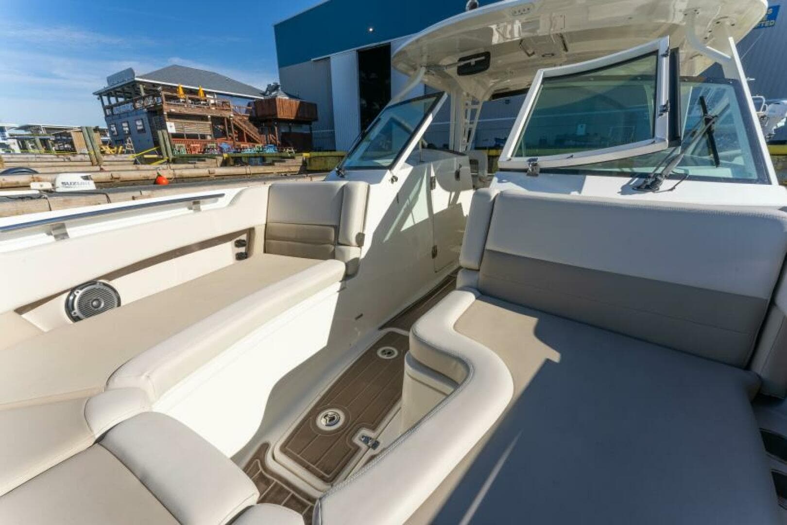 2017 Boston Whaler 320 Vantage — photo 11
