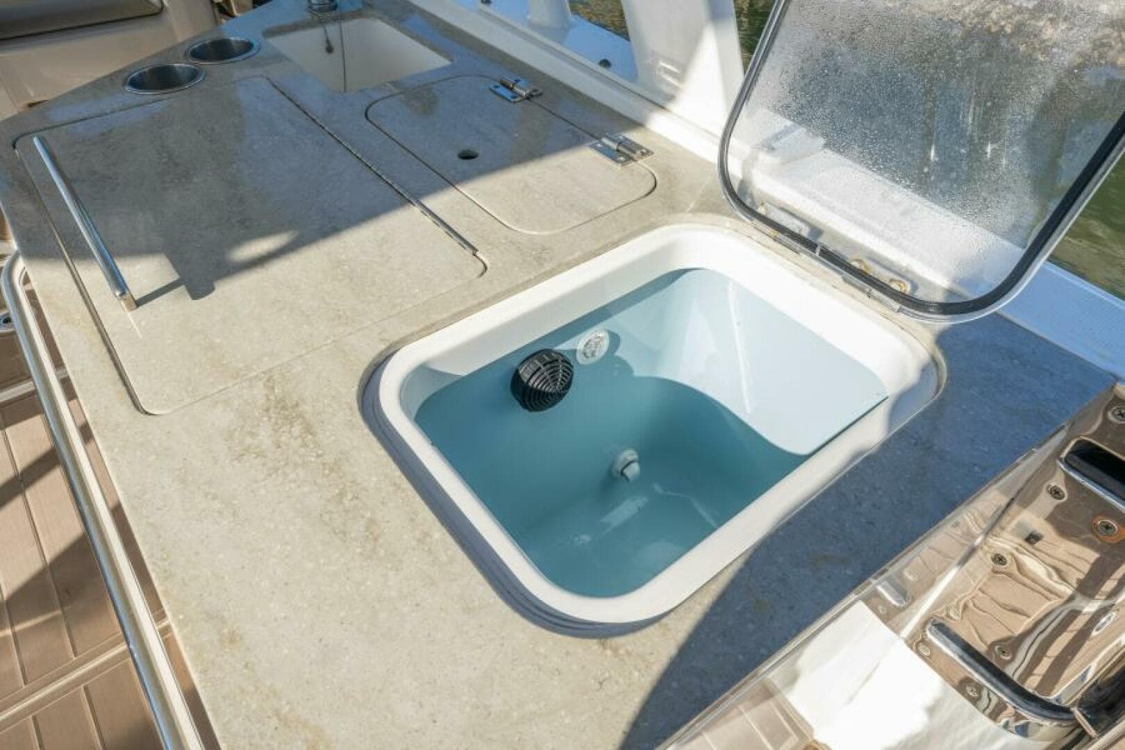 2017 Boston Whaler 320 Vantage — photo 16