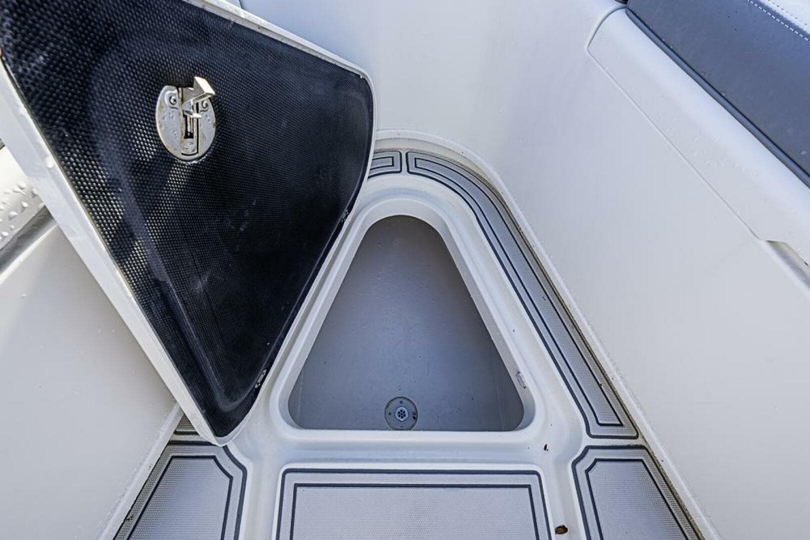 2011 Yellowfin 39 Offshore — photo 5