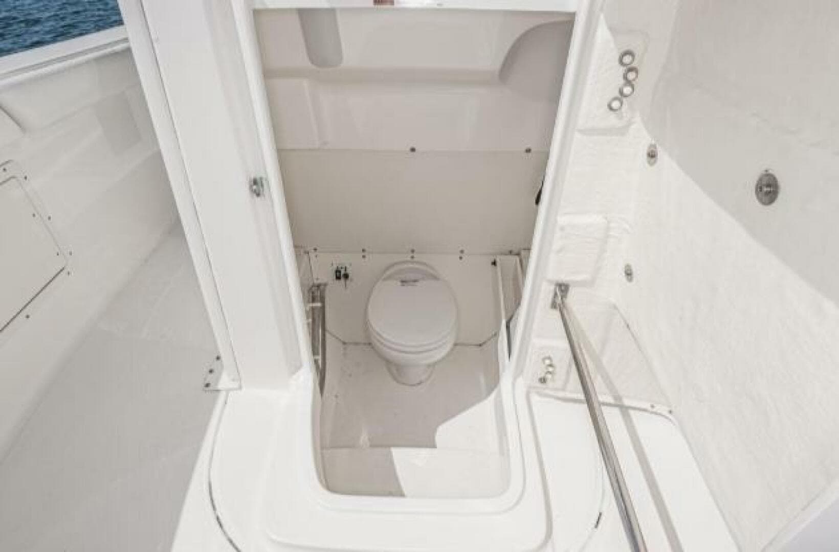 2020 Robalo R272 — photo 10