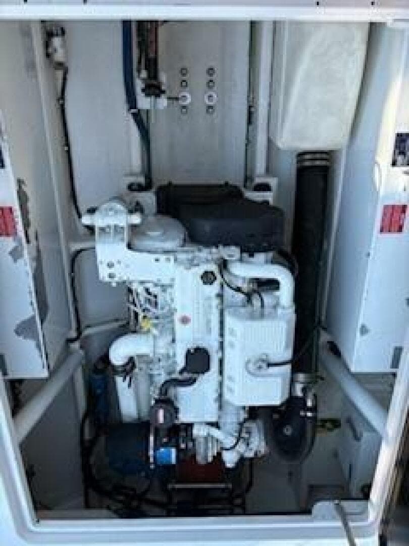 2015 Oceanpro 35 — photo 15