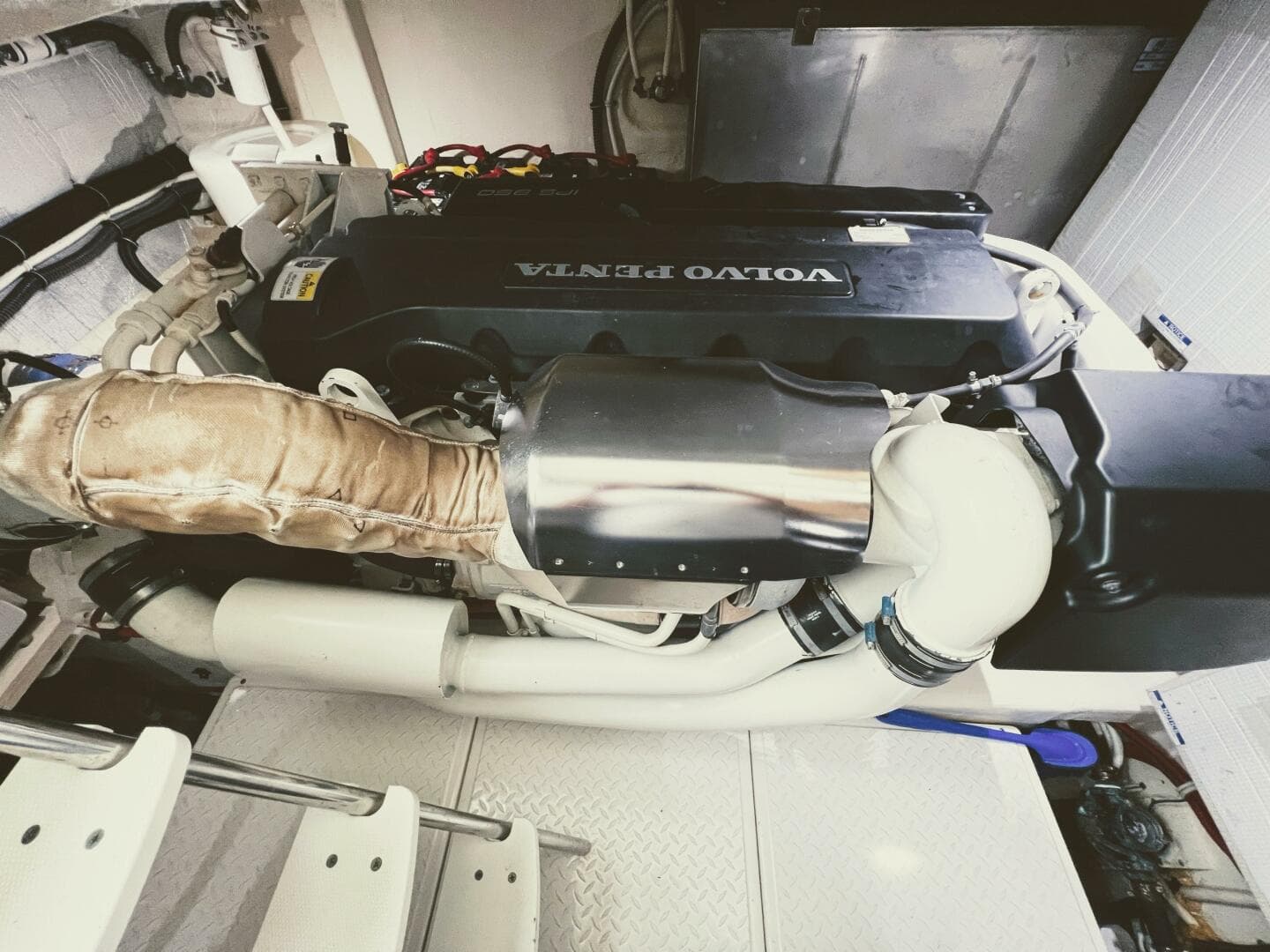 2014 Tiara Yachts 50 Coupe — photo 35