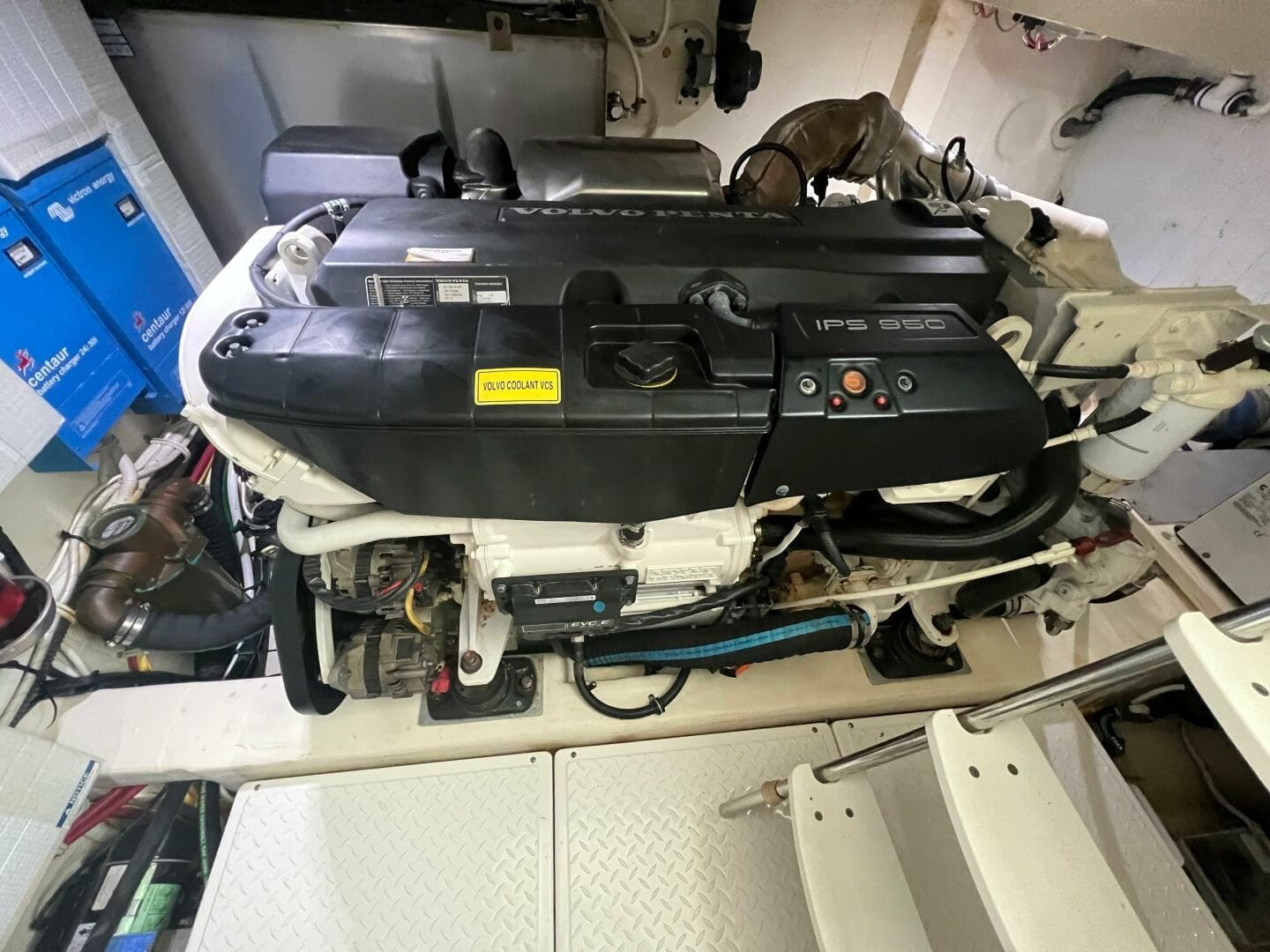 2014 Tiara Yachts 50 Coupe — photo 34