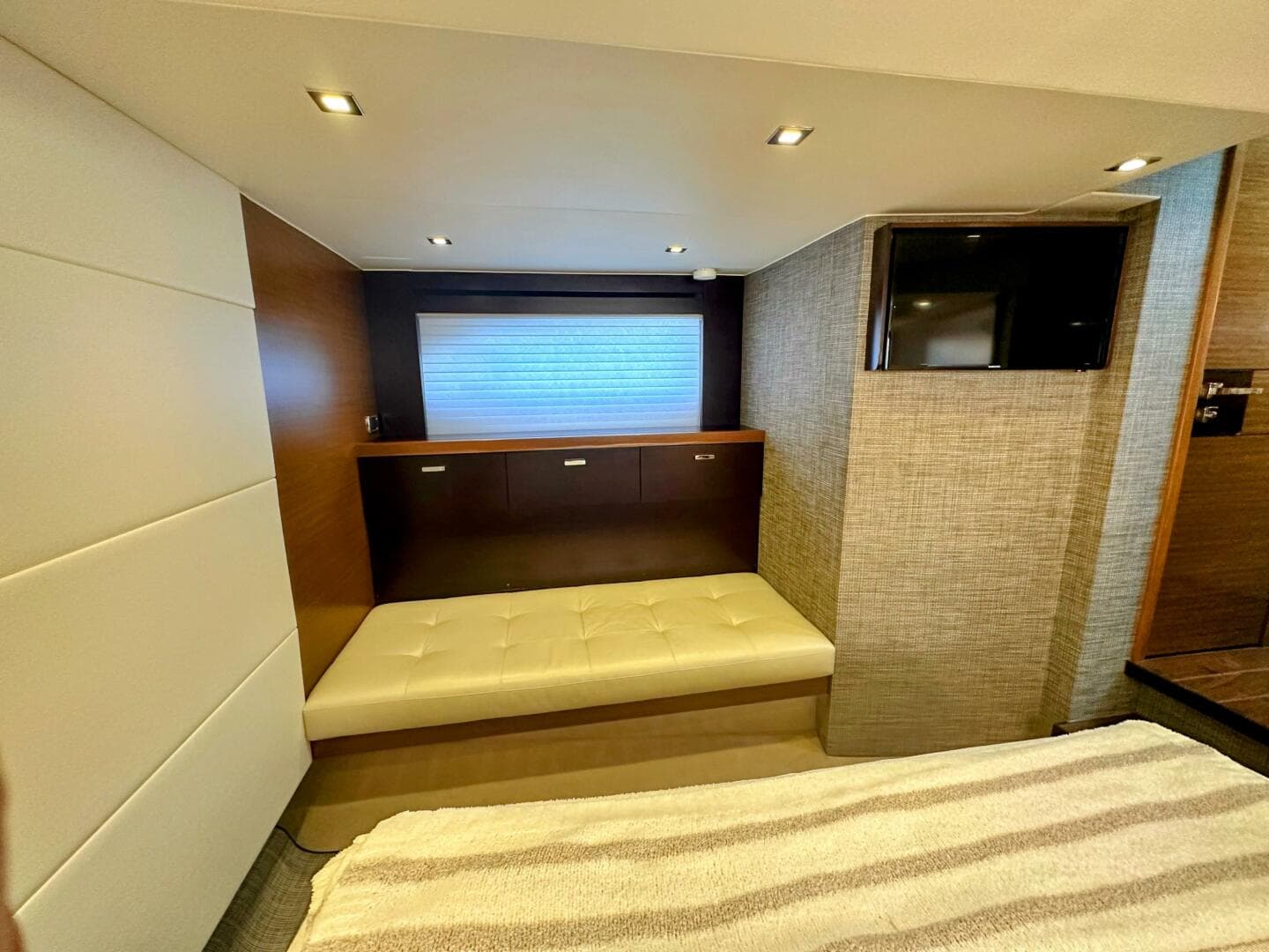 2014 Tiara Yachts 50 Coupe — photo 31