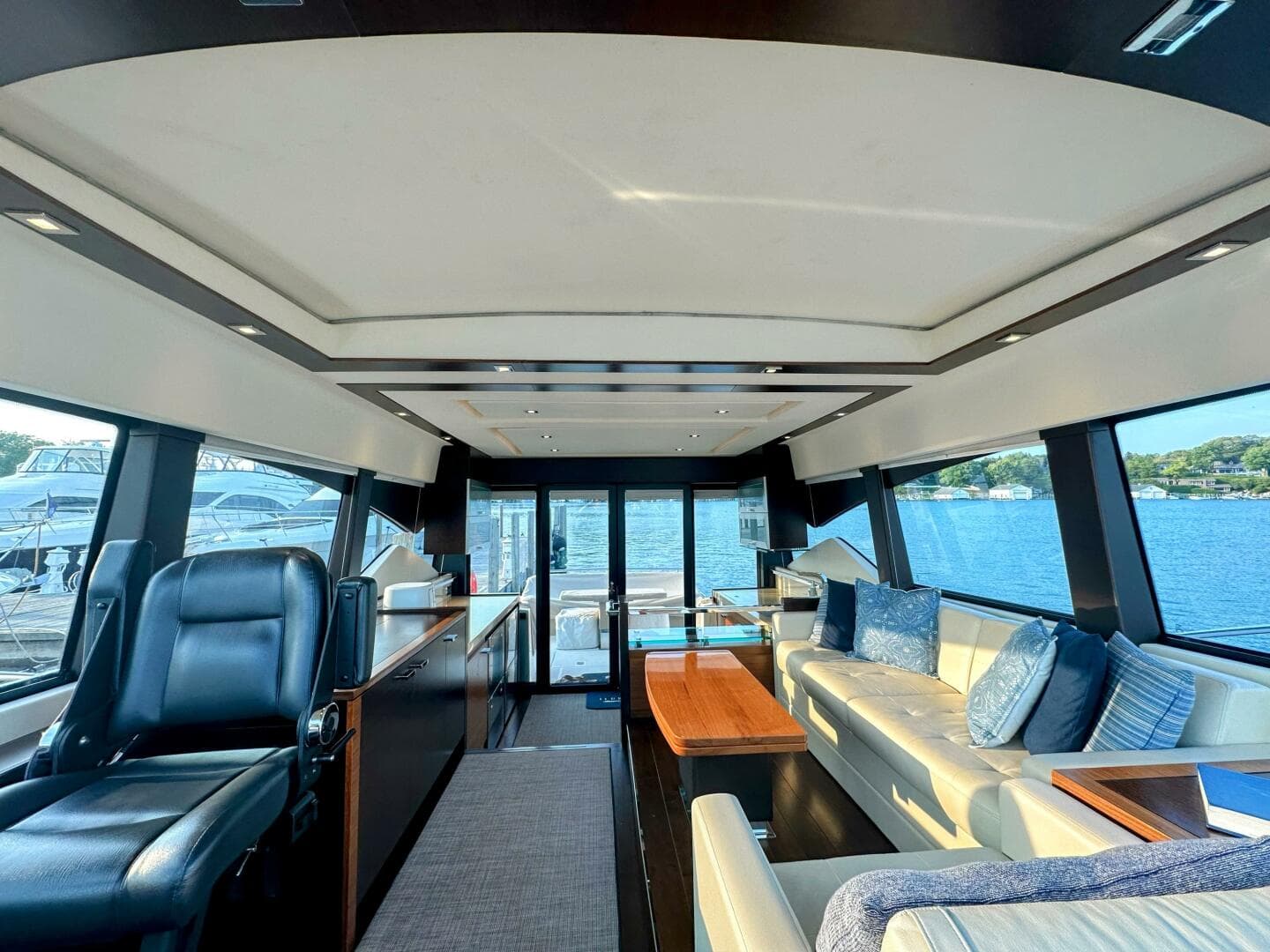 2014 Tiara Yachts 50 Coupe — photo 24