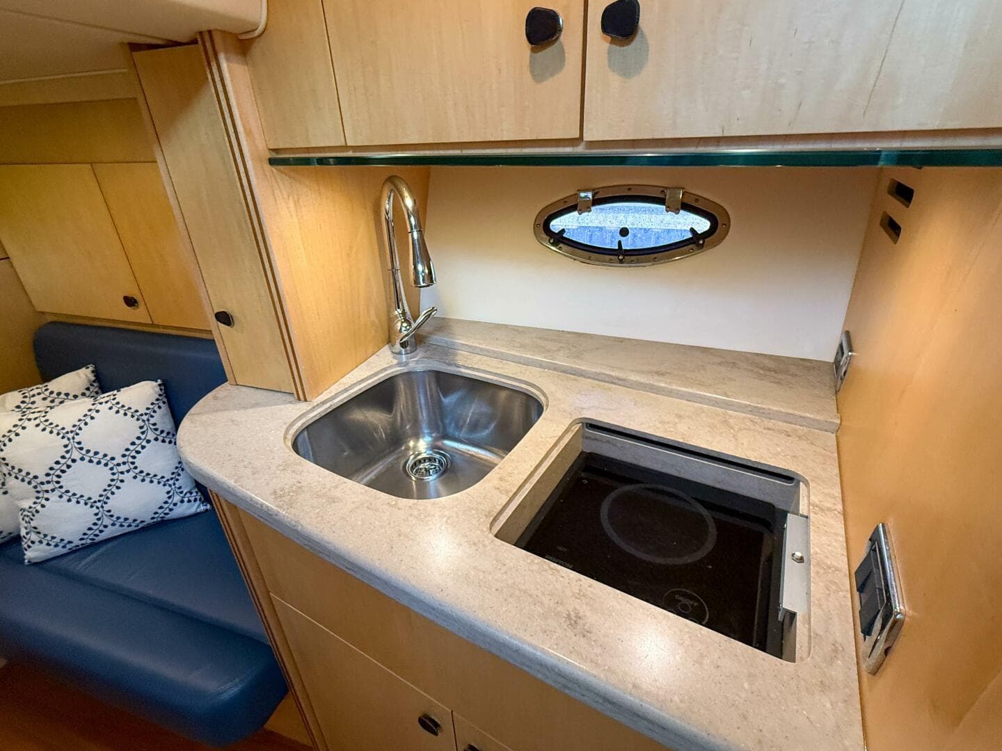 2013 Tiara Yachts 3600 Coronet — photo 32