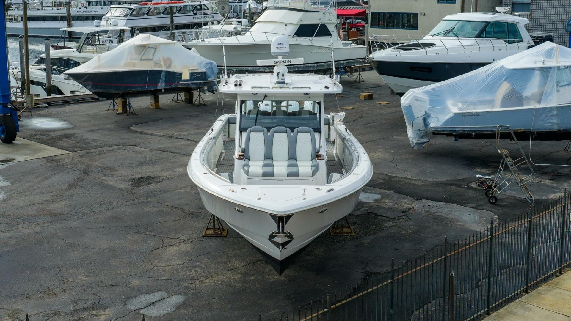 2023 Everglades 455 Center Console — photo 2