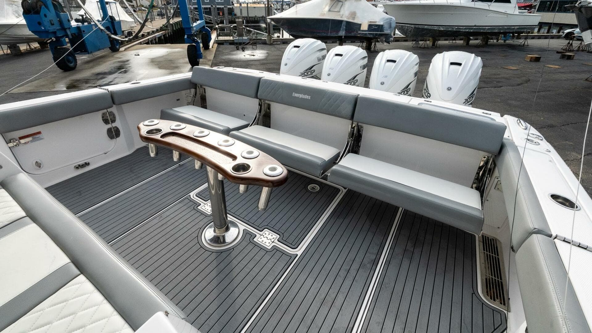 2023 Everglades 455 Center Console — photo 11