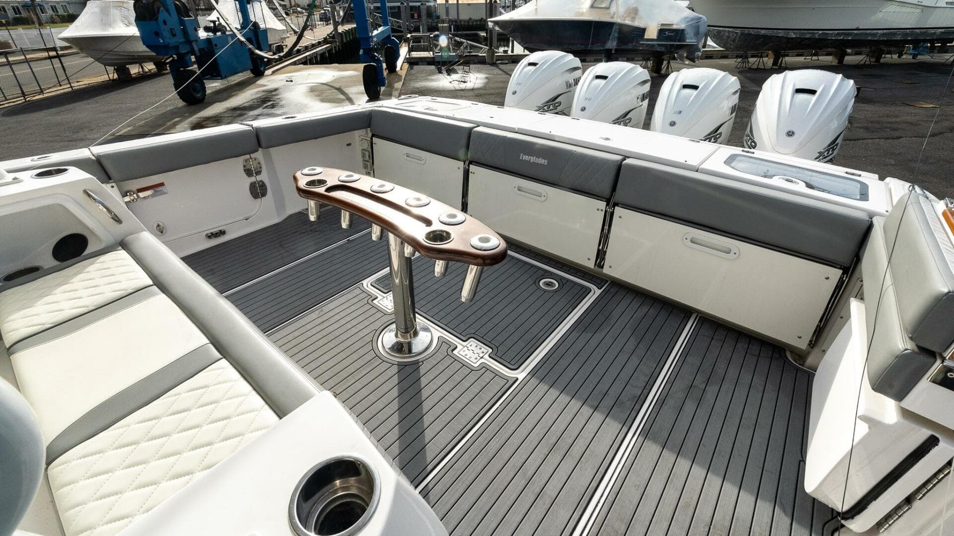 2023 Everglades 455 Center Console — photo 10