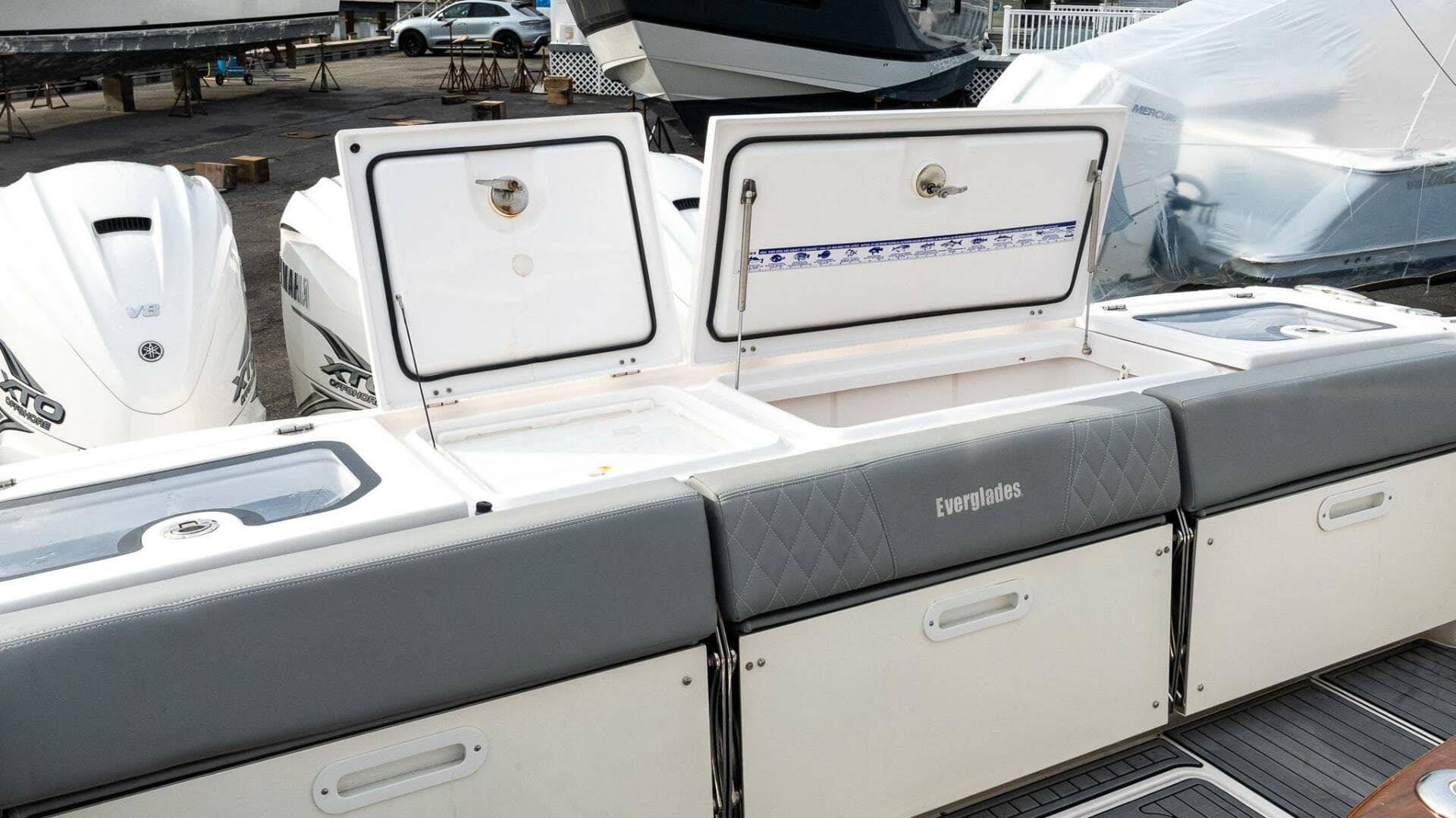 2023 Everglades 455 Center Console — photo 8