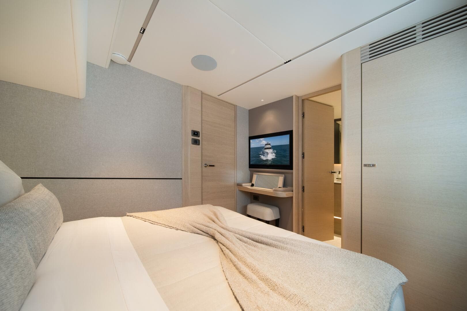 2025 Princess X80 — photo 33