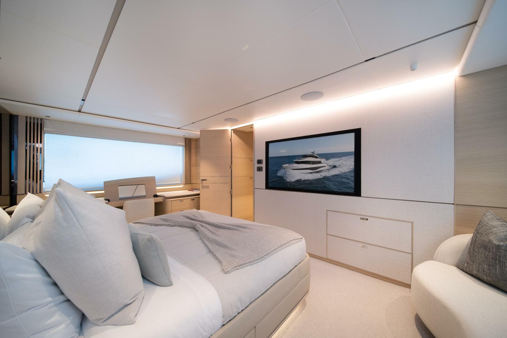 2025 Princess X80 — photo 26