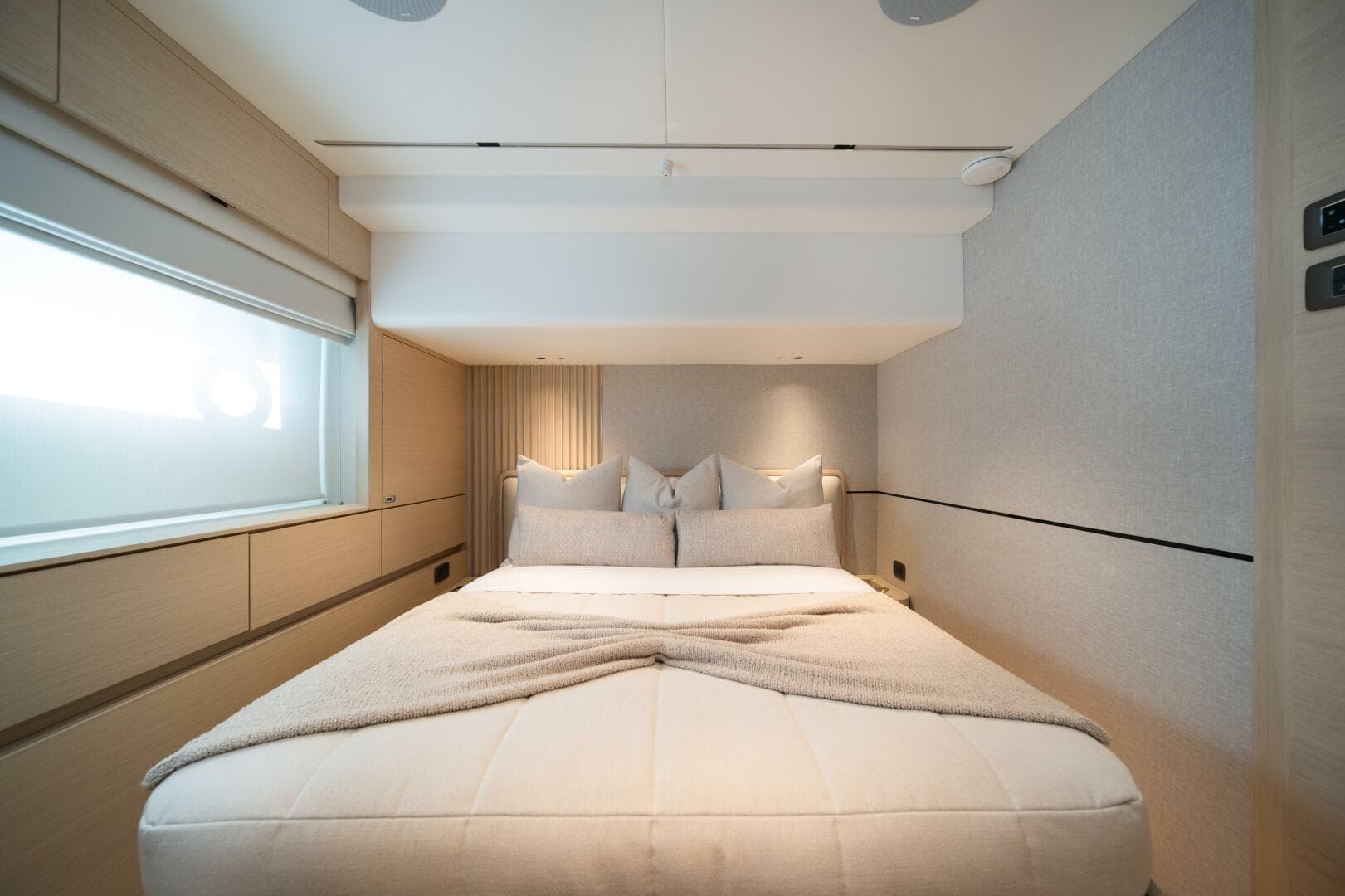 2025 Princess X80 — photo 32