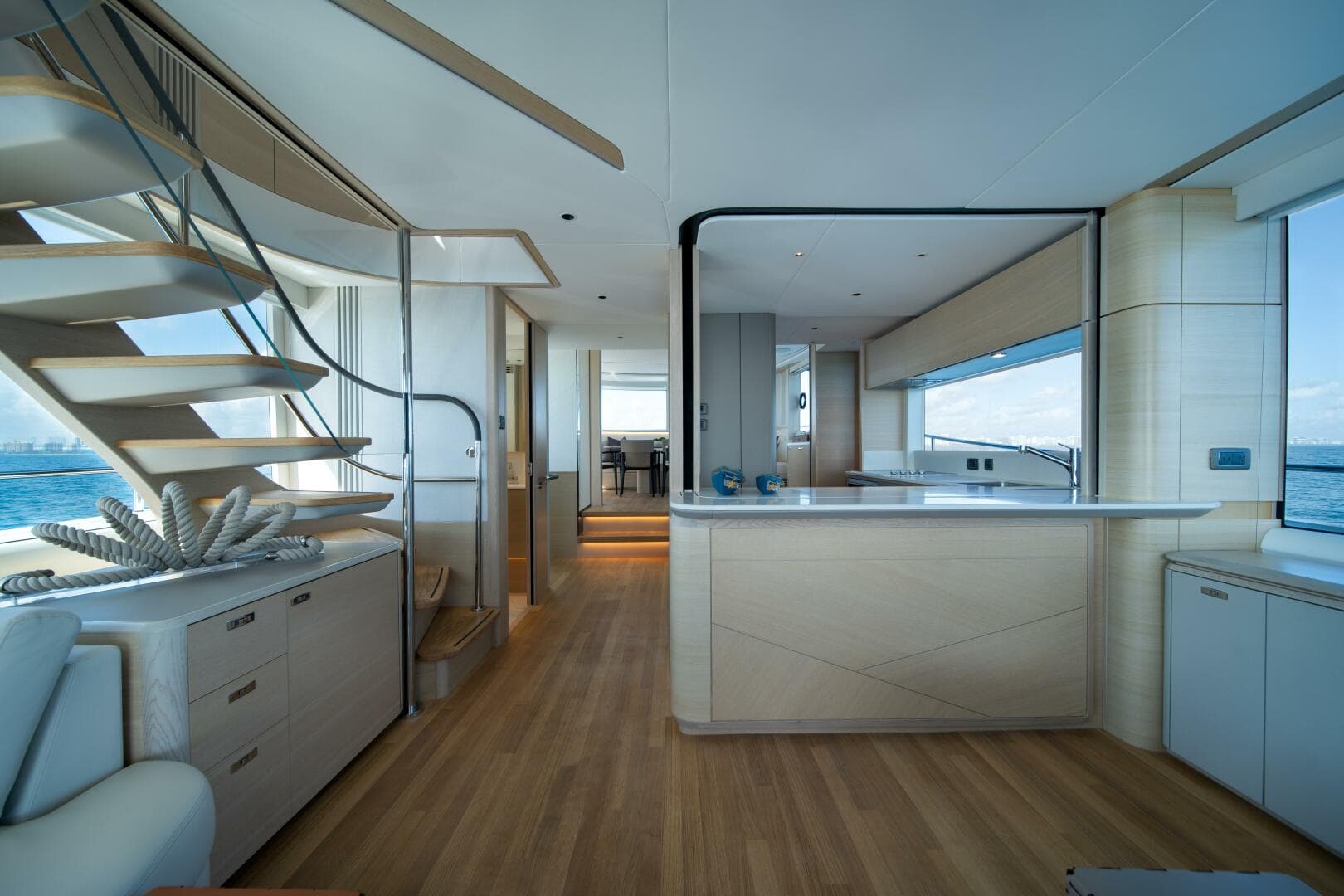 2025 Princess X80 — photo 12