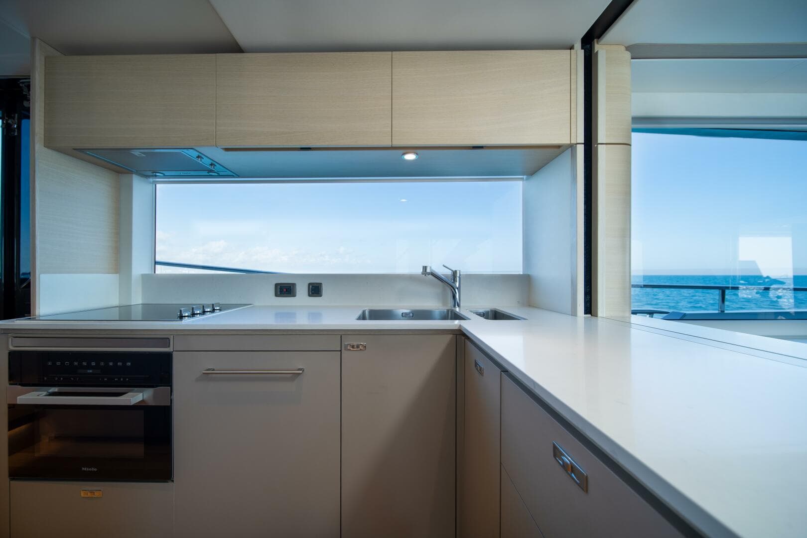 2025 Princess X80 — photo 18