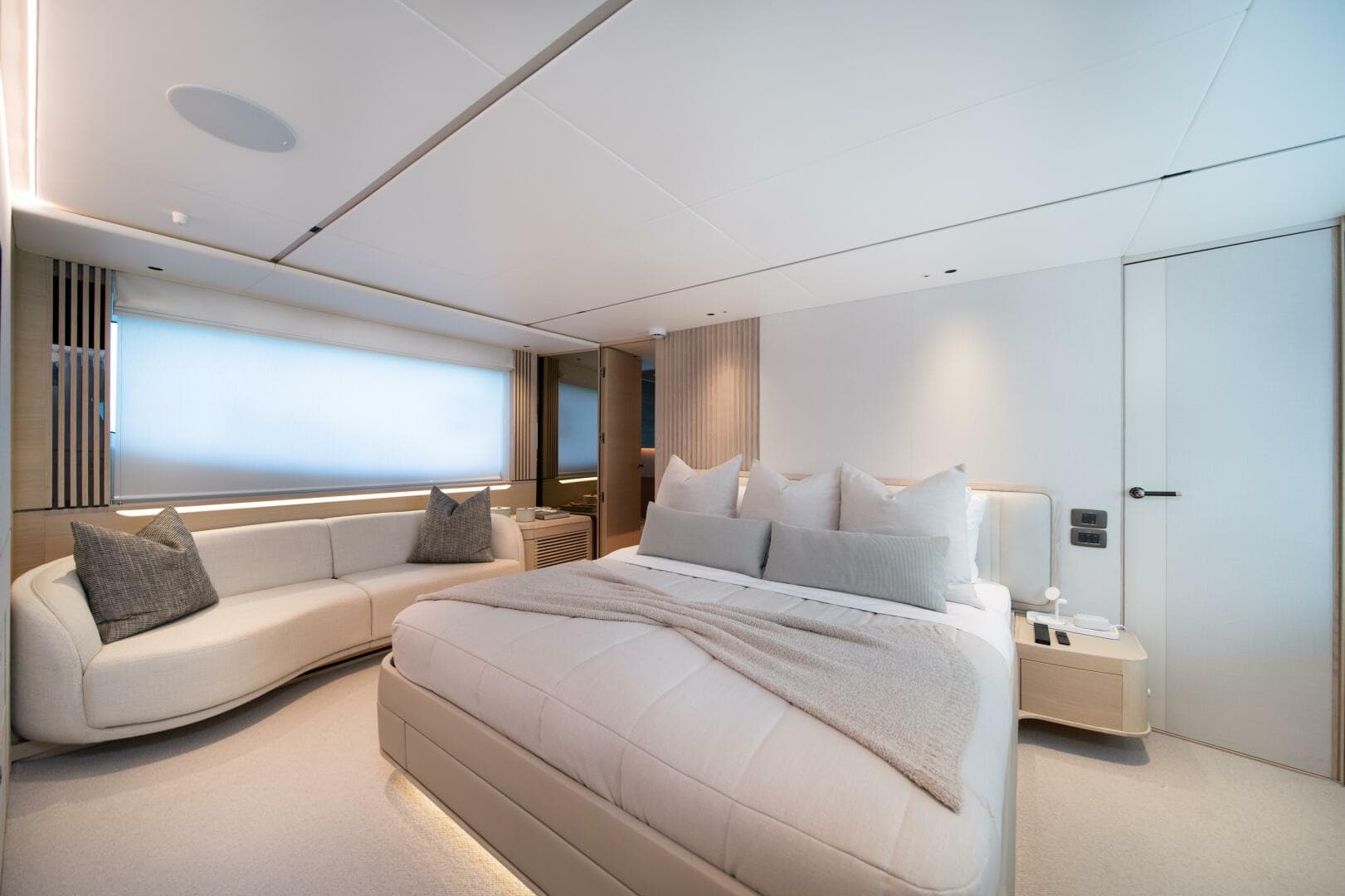 2025 Princess X80 — photo 25