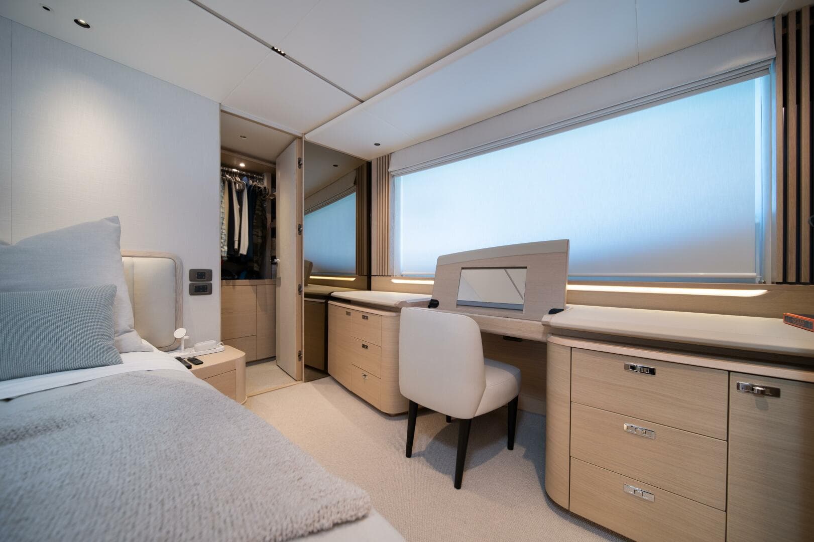 2025 Princess X80 — photo 27