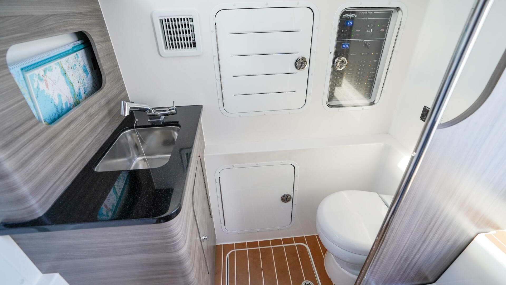 2024 Invincible 43 Open — photo 39