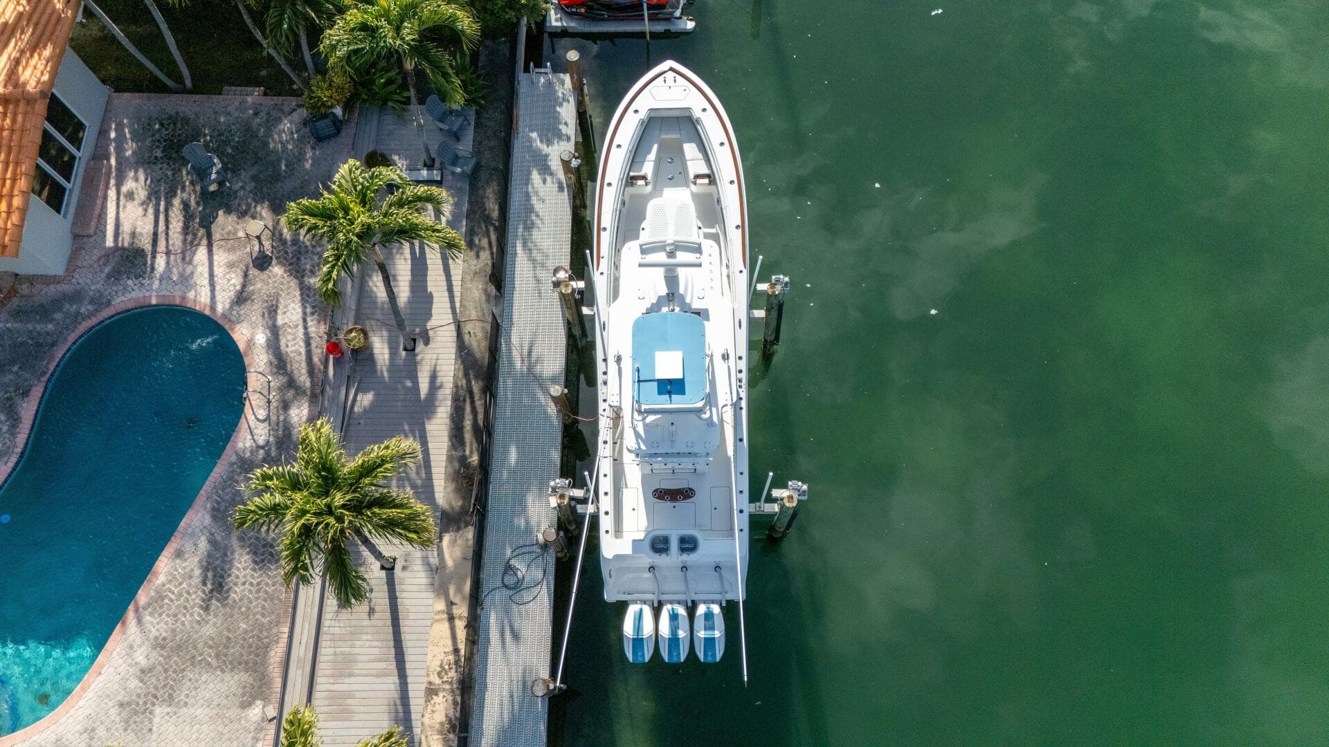 2024 Invincible 43 Open — photo 8