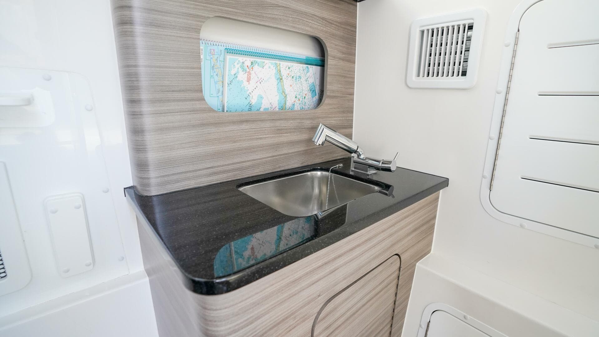 2024 Invincible 43 Open — photo 38