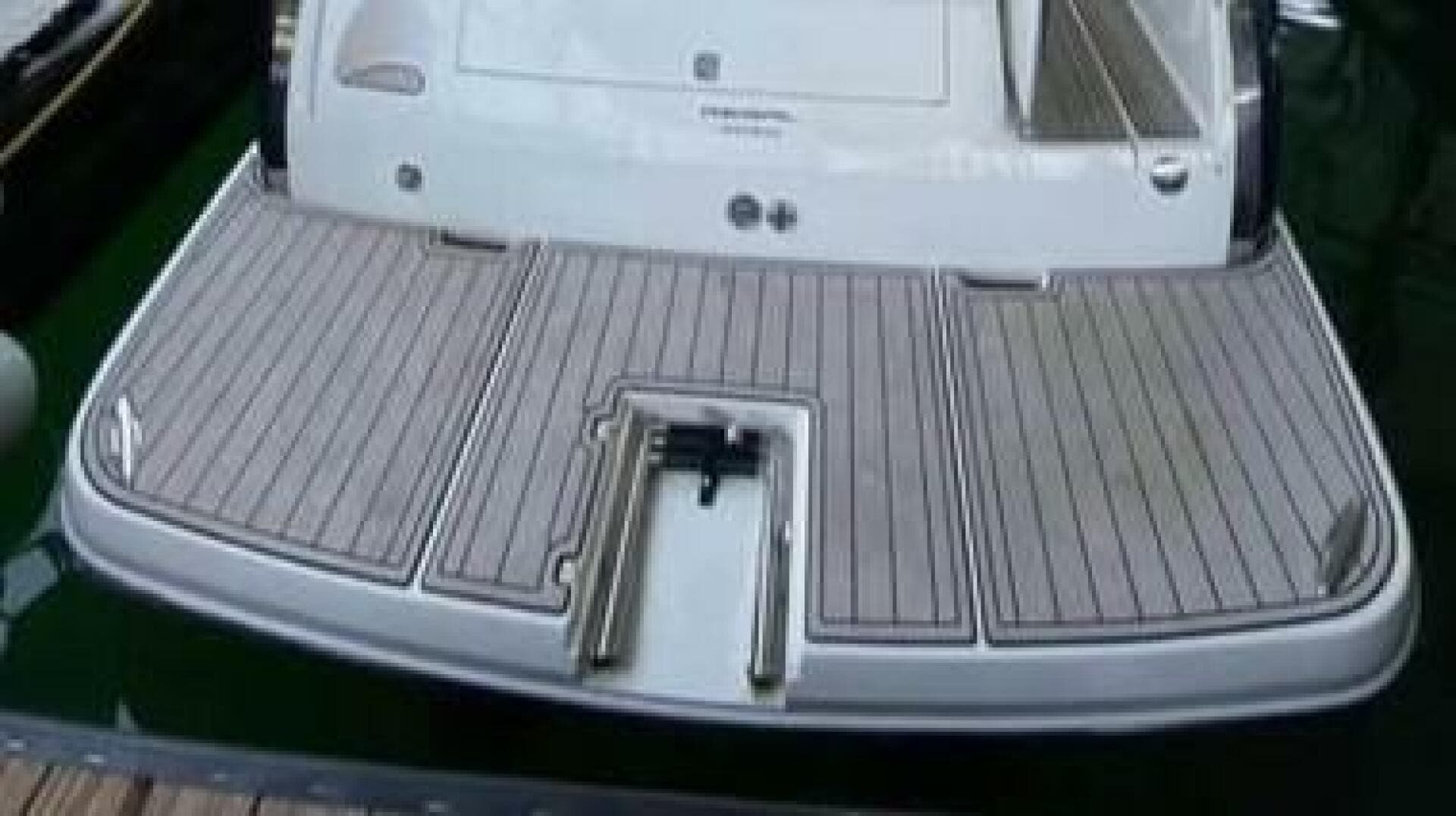 2006 Regal 3060 Window Express — photo 5