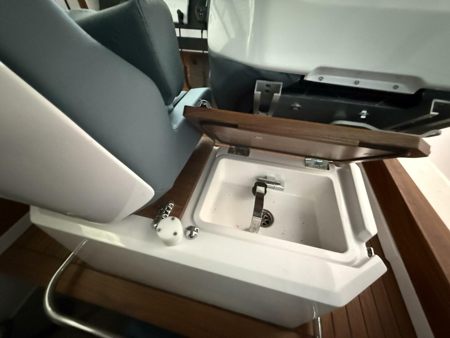 2022 Axopar 28 Cabin — photo 30