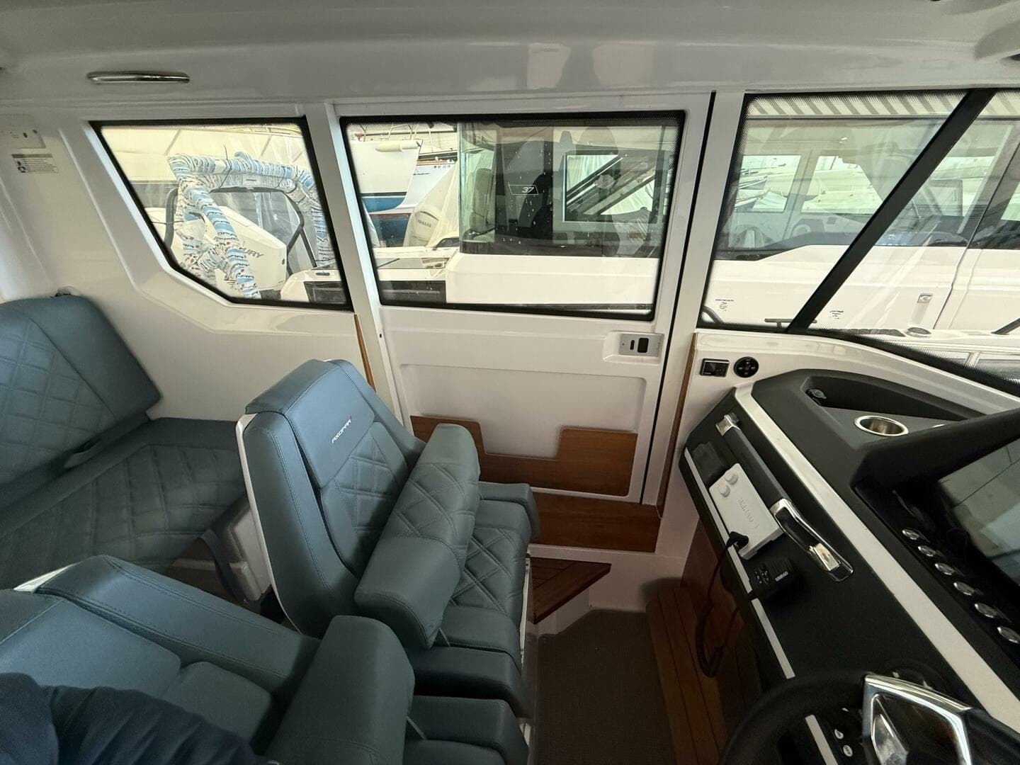 2022 Axopar 28 Cabin — photo 25