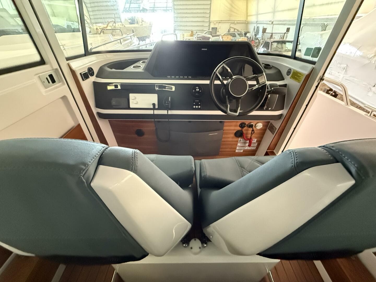 2022 Axopar 28 Cabin — photo 22
