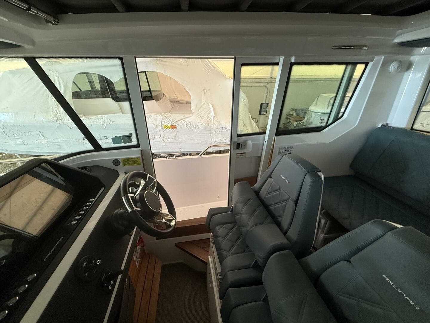 2022 Axopar 28 Cabin — photo 24