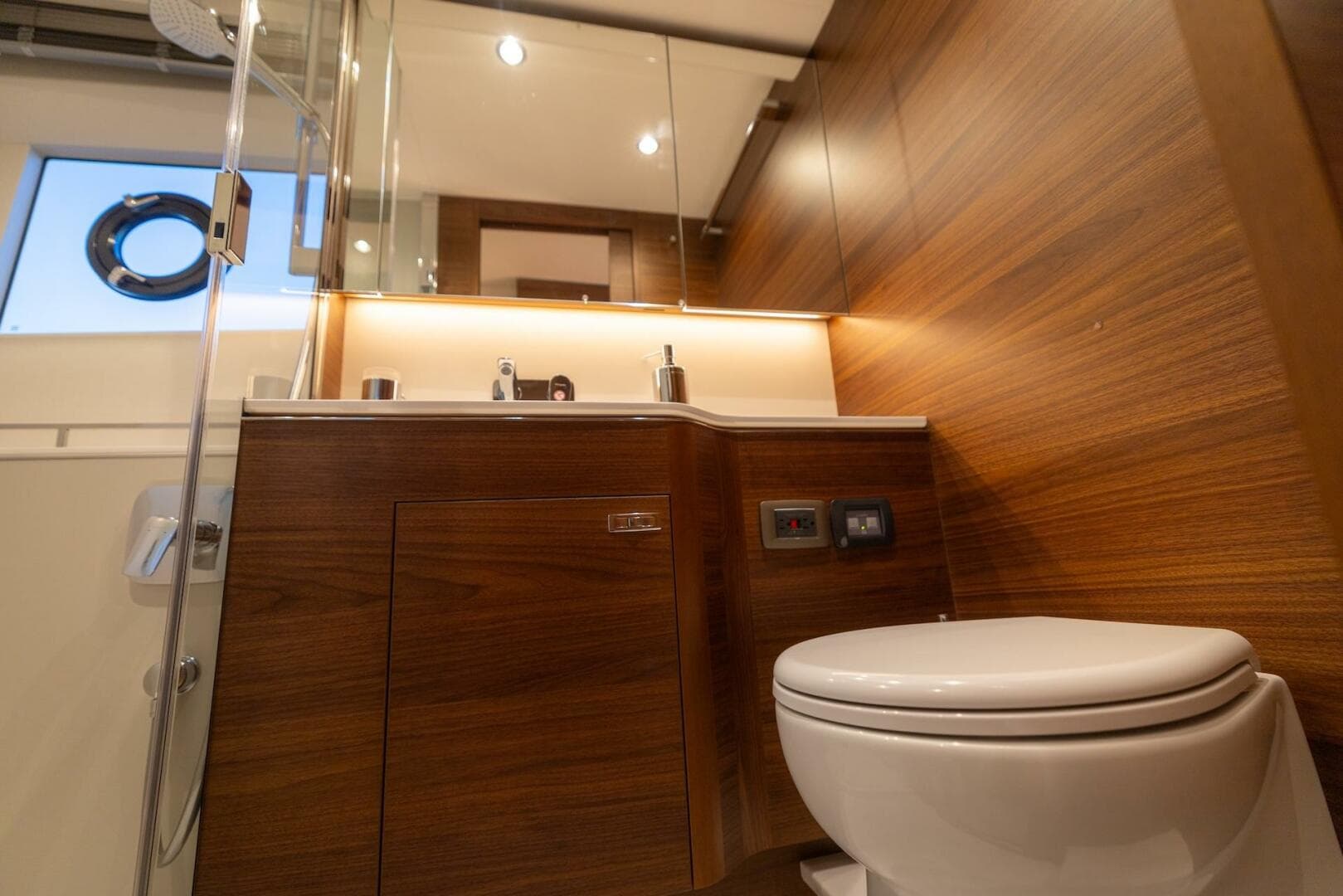 2026 Princess V55 — photo 27