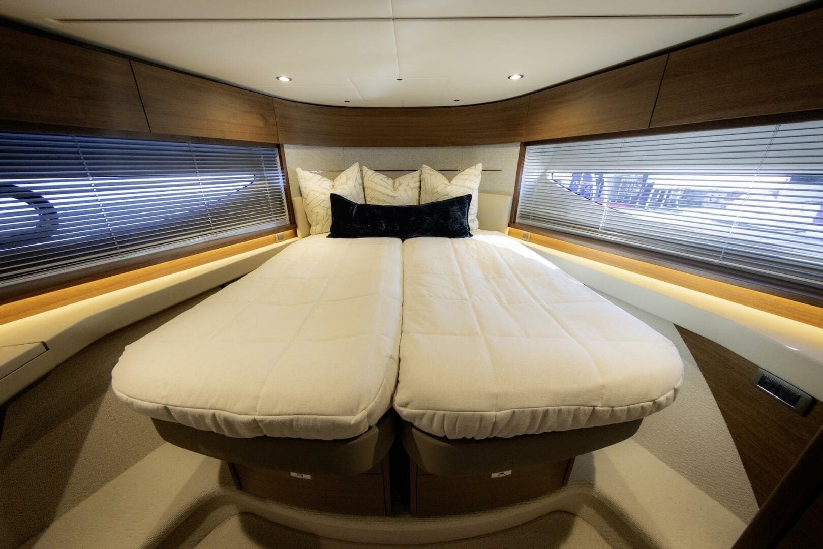 2026 Princess V55 — photo 31